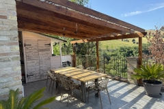 24-Covered dining area for 8 people